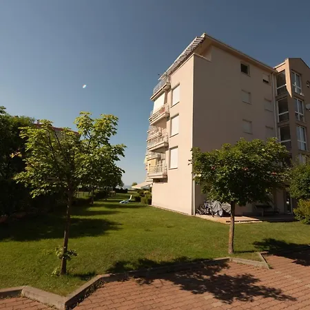 Lakeside Family Lejlighed